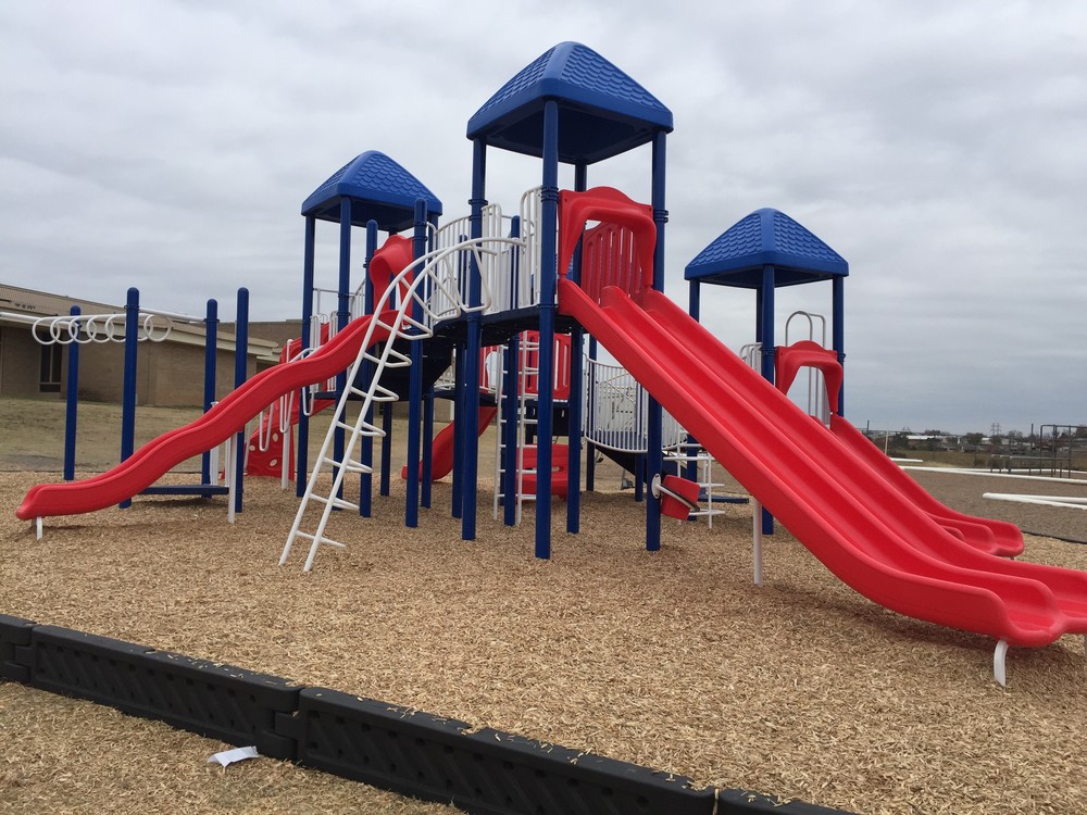 Carriage Hills Elementary received NEW Playground Equipment